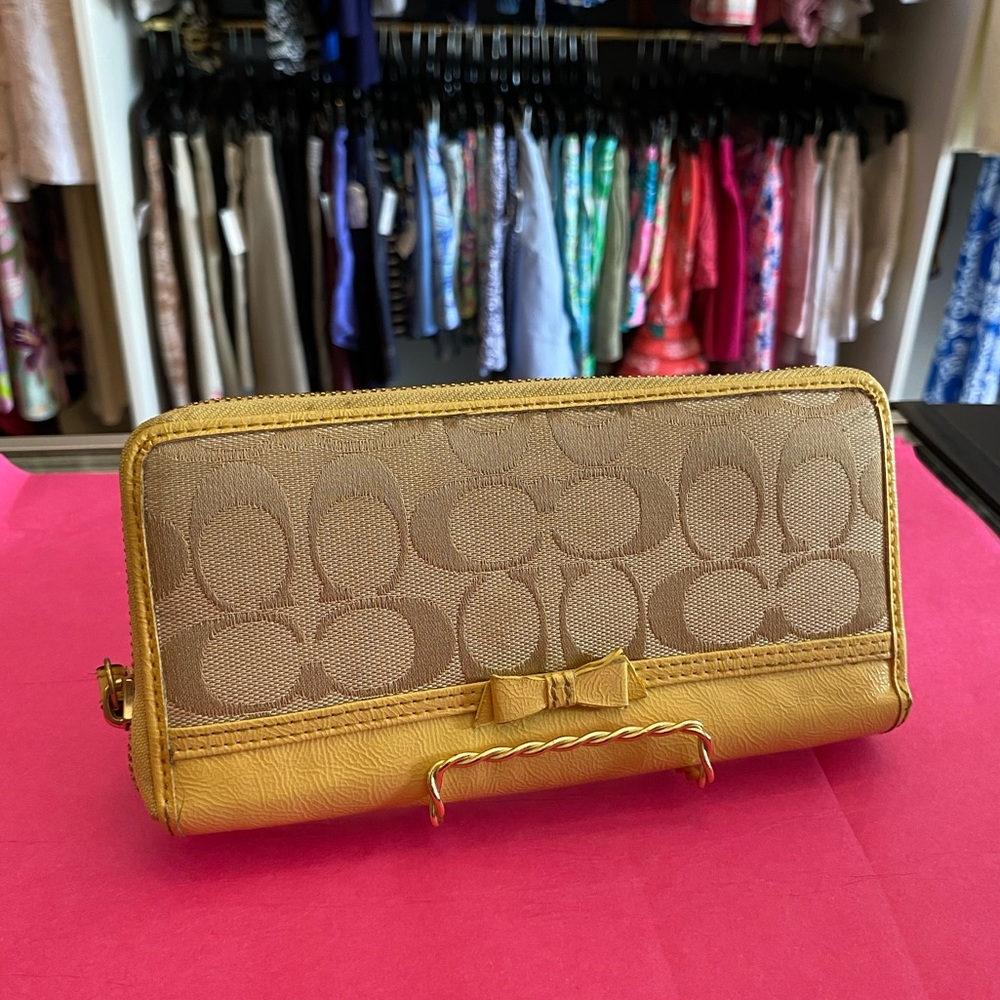 Coach vintage yellow bow wallet